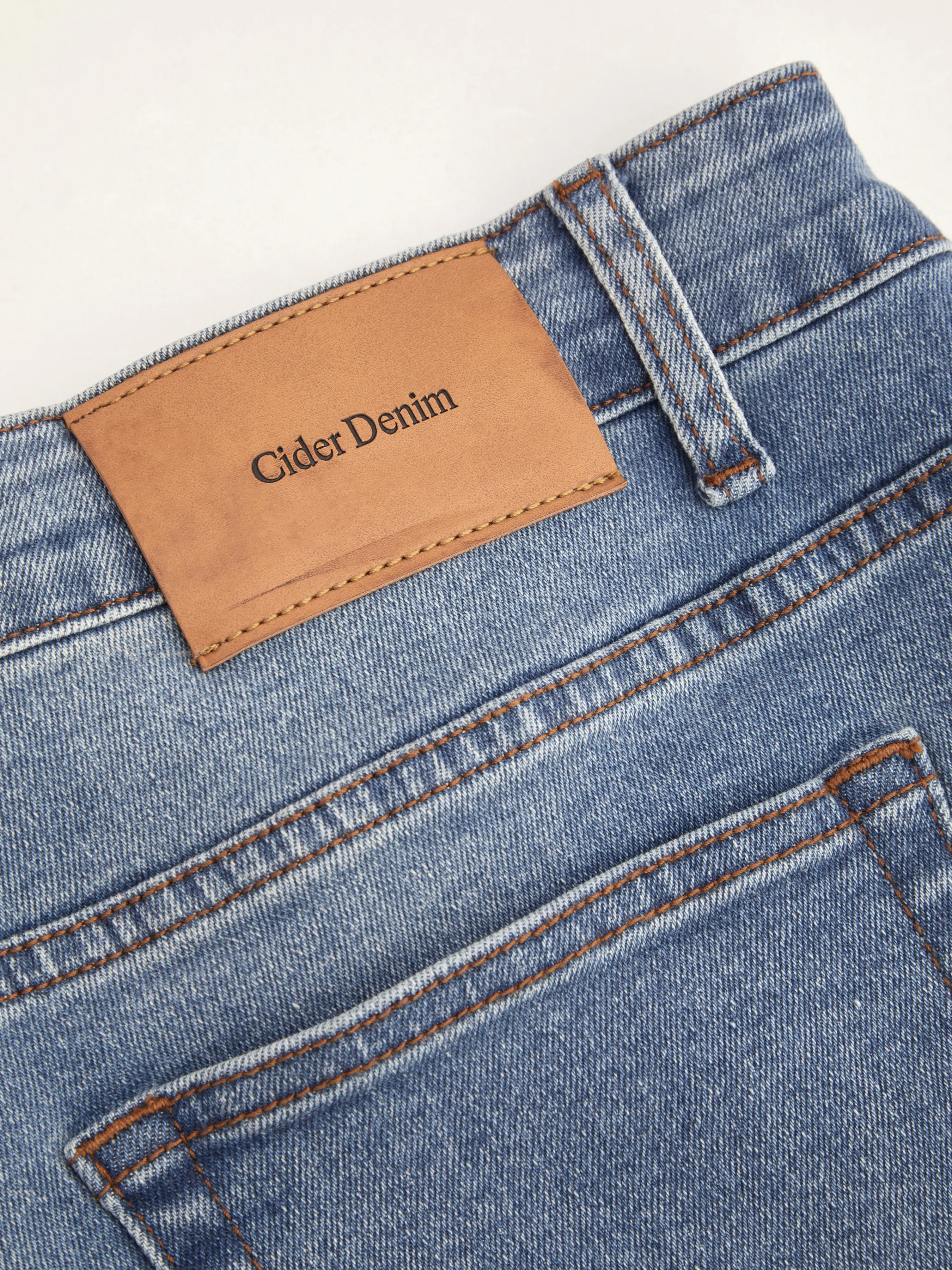 Jeans Acampanados de Tiro Medio y Denim Elástico de Cider Curvy